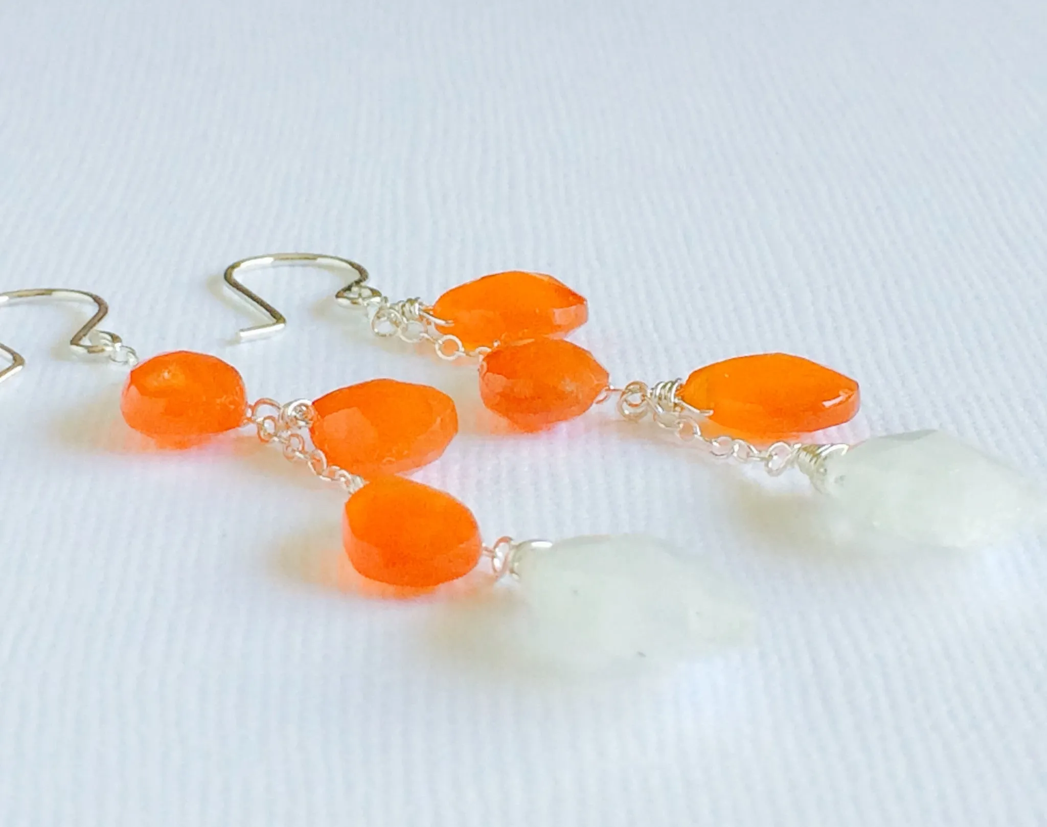 Carnelian and moonstone earring (E283)