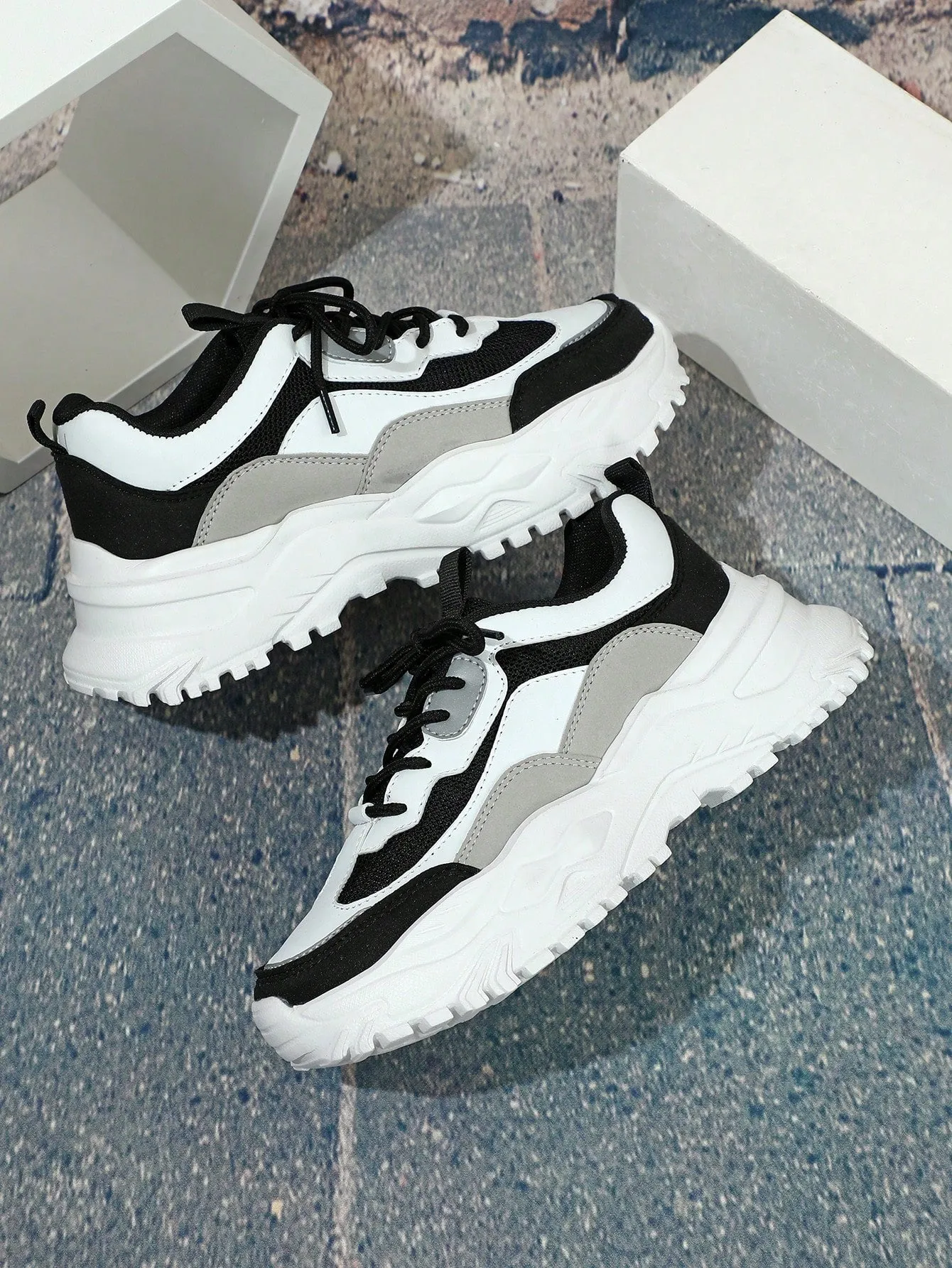 Men's Fashionable Thick-Soled Elevated Sneakers With White